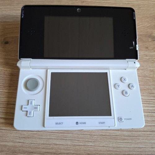Nintendo 3DS Pearl White like new with original stylus and USB cable