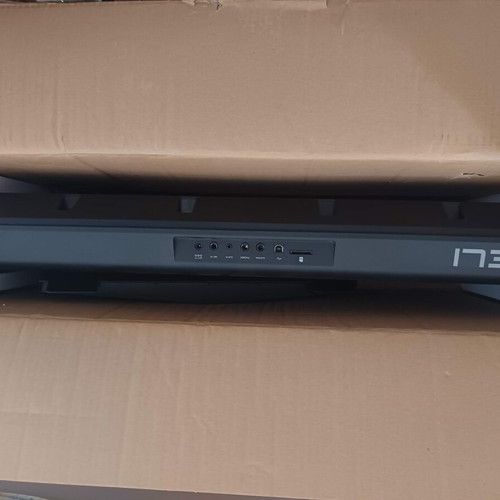 Medeli MK-401 keyboard with 61 dynamic keys