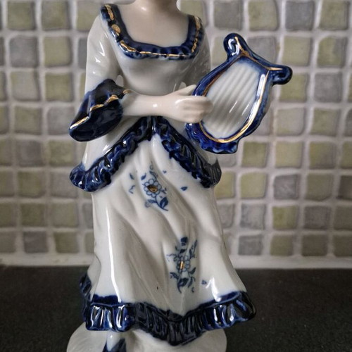 Porcelain decorative item like new, 20 cm