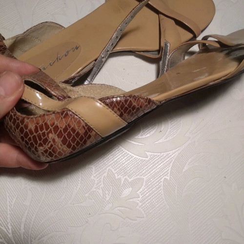 Low sandals used, leather and patent leather, size 37, beige