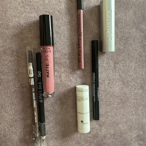 Korres and Tommy G makeup set with Primark pencils