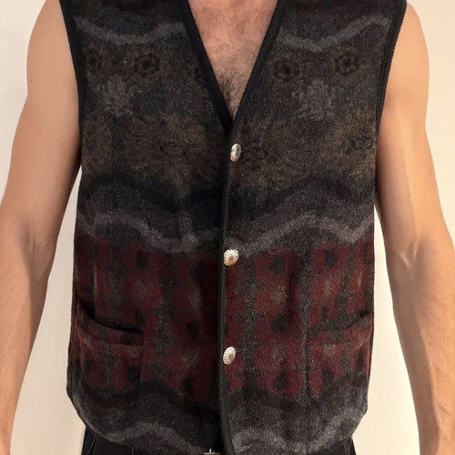 Wool vest used with buttons and two small pockets, size M, black and gray