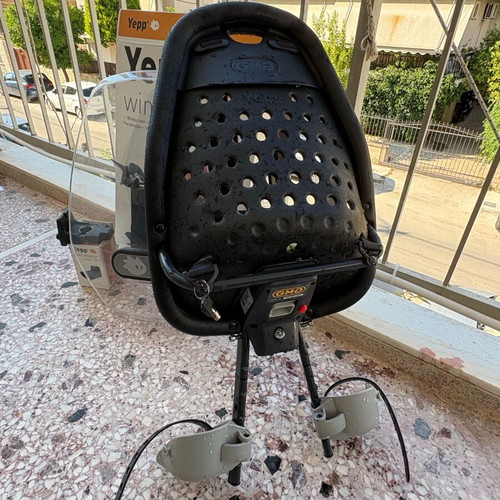 Thule Yepp Mini bike seat with windshield like new