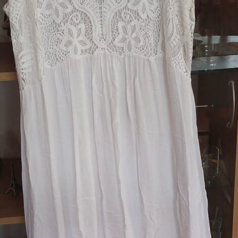 White summer dress used with lace and embroidery, length 130 cm