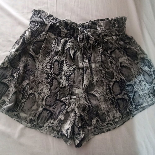 Shorts like new, size L, gray