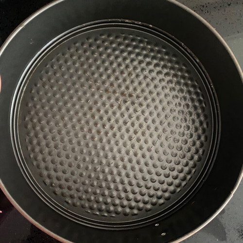 Baking pan with removable bottom used