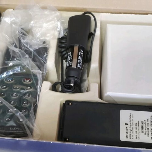 Ericsson GA 628 phone used, boxed with charger and instructions