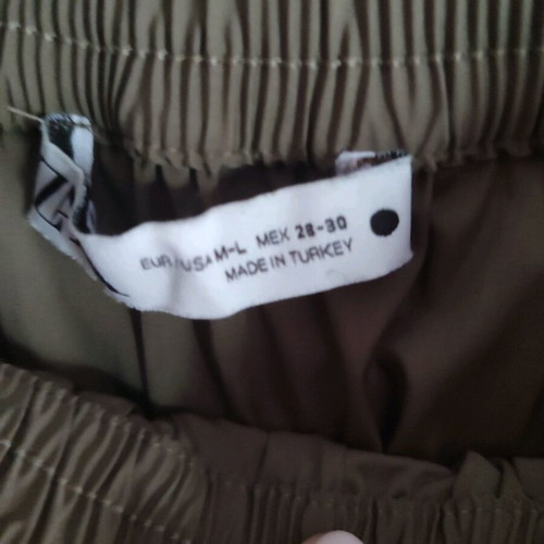 Zara khaki skirt like new, wide fit with pockets and elastic waist