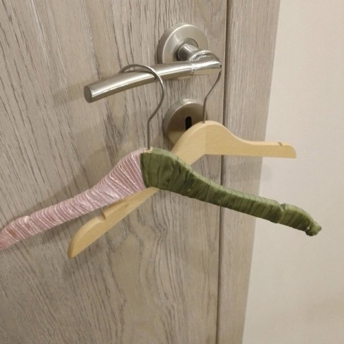Children's wooden hangers 2 pieces, handmade pink and green, new