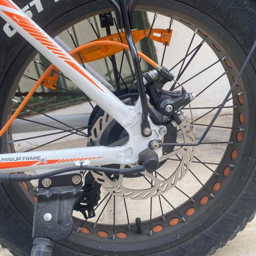 Electric bike like new with one-year battery warranty