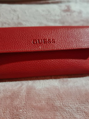 Θήκη γυαλιών Guess σαν καινούργιο, κόκκινη