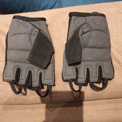 Gym gloves used