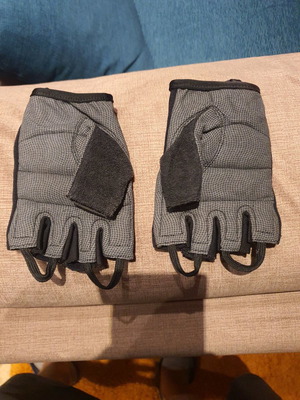 Gym gloves used