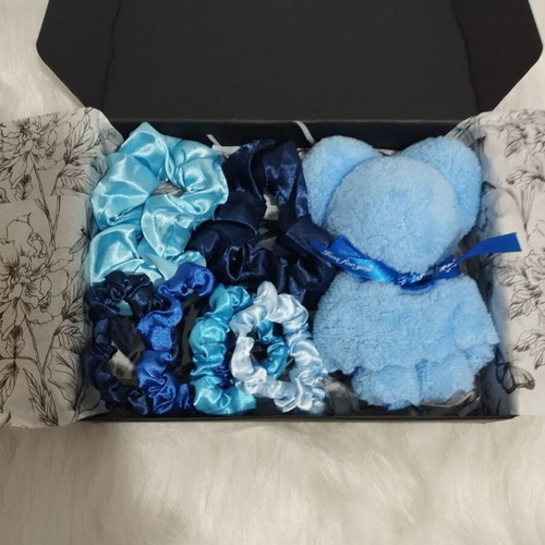 Sleeping Beauty gift box new with hair ties, sleep mask, towel
