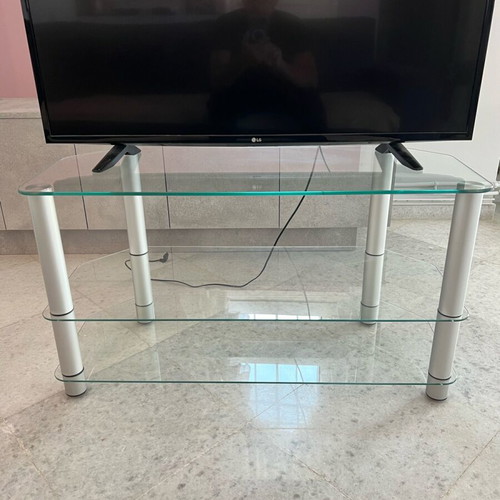 Γιάλινο τραπέζι TV σαν καινούργιο με ροδάκια 95cm-43cm