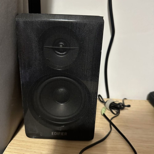 Edifier R33BT speakers like new with Bluetooth and packaging
