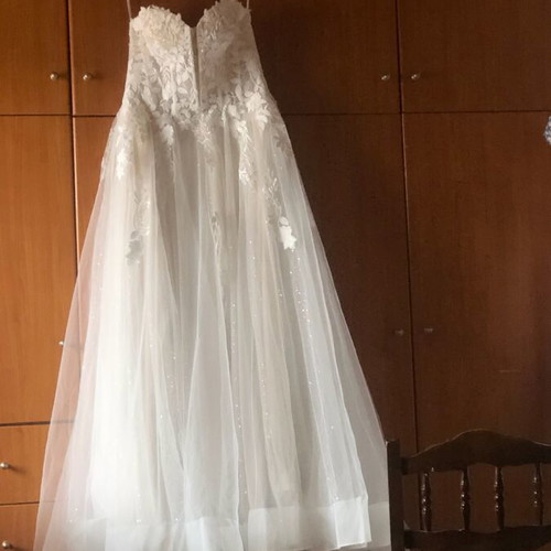 Wedding dress used with veil and elastic petticoat size M