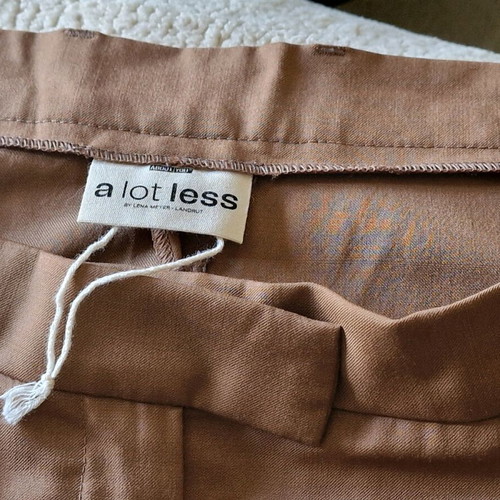 High-waisted pleated pants new, 100% wool, brown