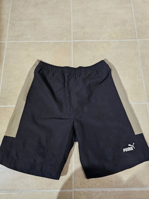 Къси панталони Puma черни като нови, размер M
