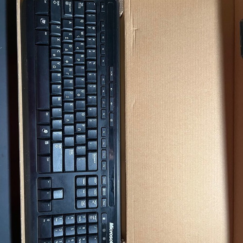 Microsoft wired keyboard used, model 600