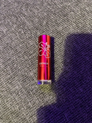 Lip balm Catrice σαν καινούργιο με φυσική κόκκινη απόχρωση