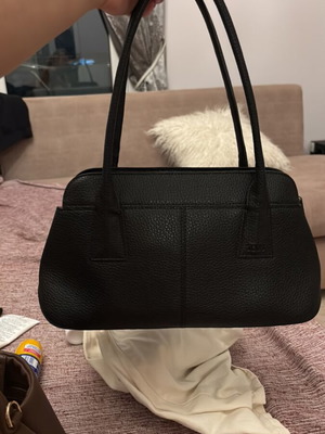 Tod’s leather handbag used, black with minor repairable wear