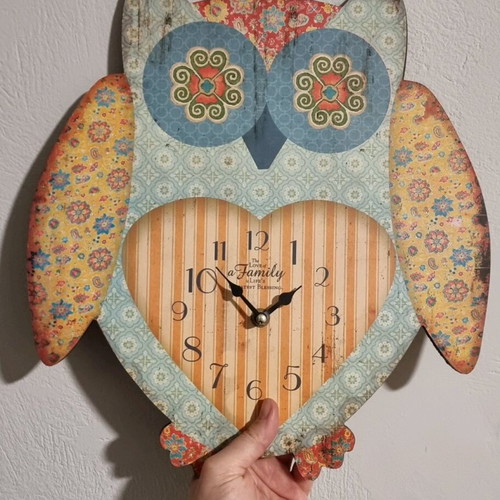 Analog wall clock owl like new