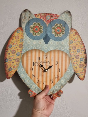 Analog wall clock owl like new