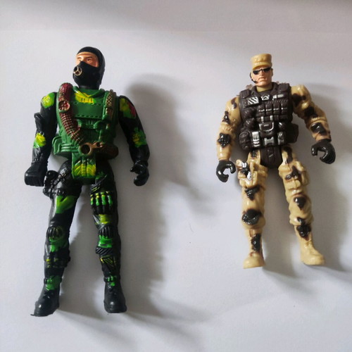 Military battle figures used in very good condition