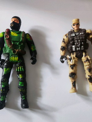Military battle figures used in very good condition