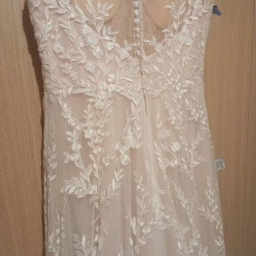 Pronovias wedding dress like new, size large, beige