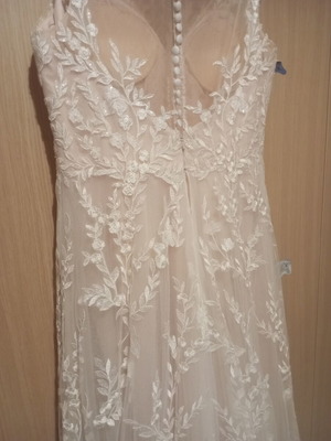 Pronovias wedding dress like new, size large, beige