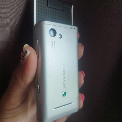 Sony Ericsson T715 mobile phone