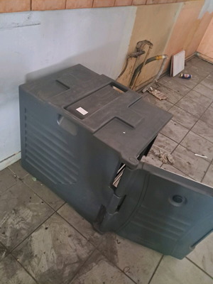 Heated transport box like new