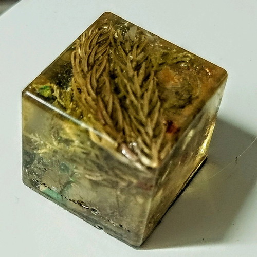 Decorative piece with flowers new, epoxy resin with dried flowers