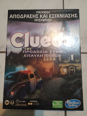 Cluedo Betrayal at Tudor Mansion board game like new