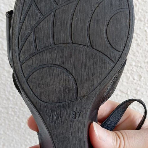 Women's black leather sandals like new, size 37, platform