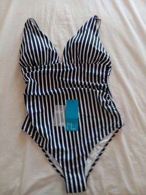 HM one-piece swimsuit new, size L