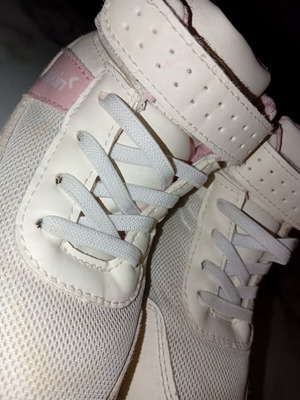 Bekkin Kids Sneakers Size 28 Like New White Pink
