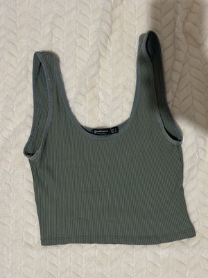 Stradivarius green top size small like new