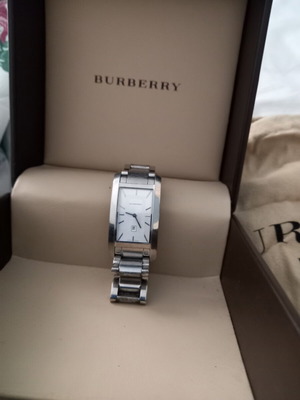Burberry γυναικείο ρολόι σαν καινούργιο, άσπρο