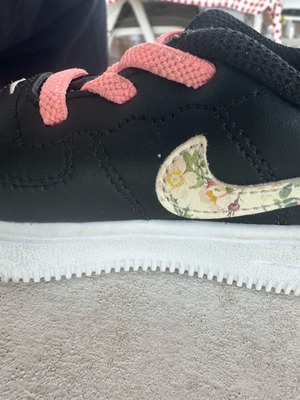 Παιδικά παπούτσια Nike αθλητικά σαν καινούργια, μέγεθος 21, μαύρο και άσπρο