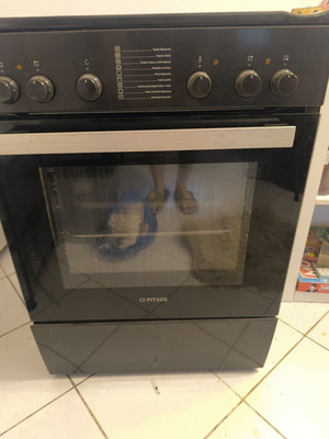 Pitsos kitchen stove with burners
