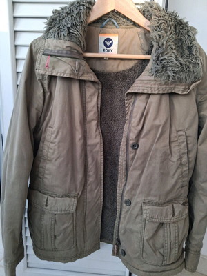 Roxy parka jacket khaki with fur lining size small used