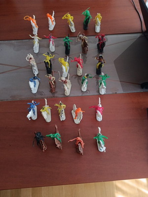 Set of 29 Cowboys and Indian Horsemen figures used