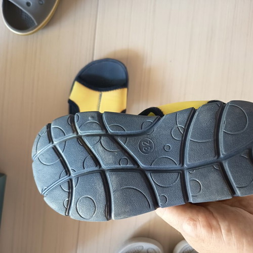 Champion sea sandals size 32 used, blue and yellow
