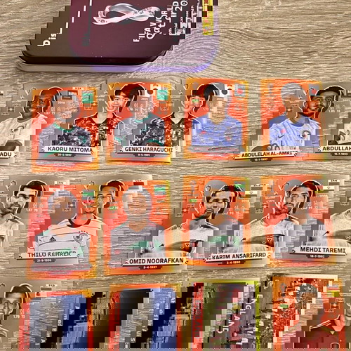Αυτοκόλλητα Panini Qatar 54 με μεταλλική συλλεκτική θήκη