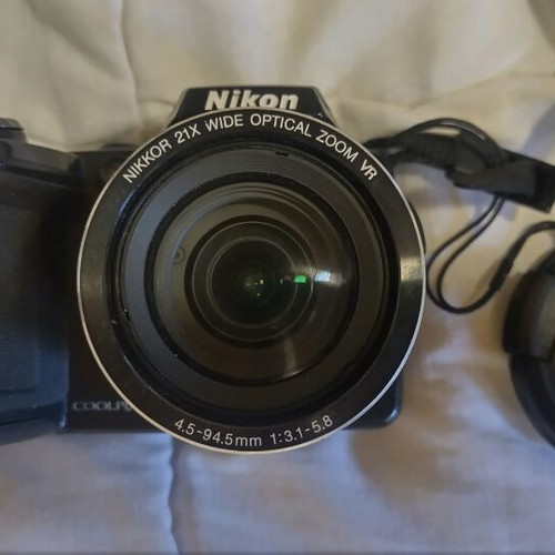 Nikon Coolpix L120 digital camera like new, 14.1Mpix, 21X zoom