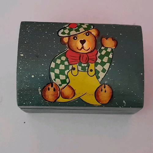 Vintage wooden Teady Bear box like new with lid