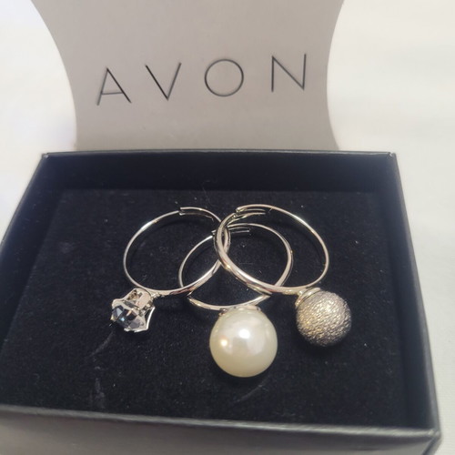Avon set of 3 adjustable rings